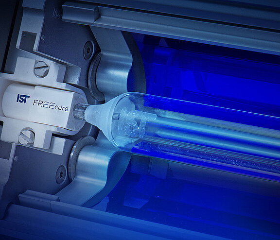 UV-Härtung ohne Fotoinitiatoren und Inertisierung